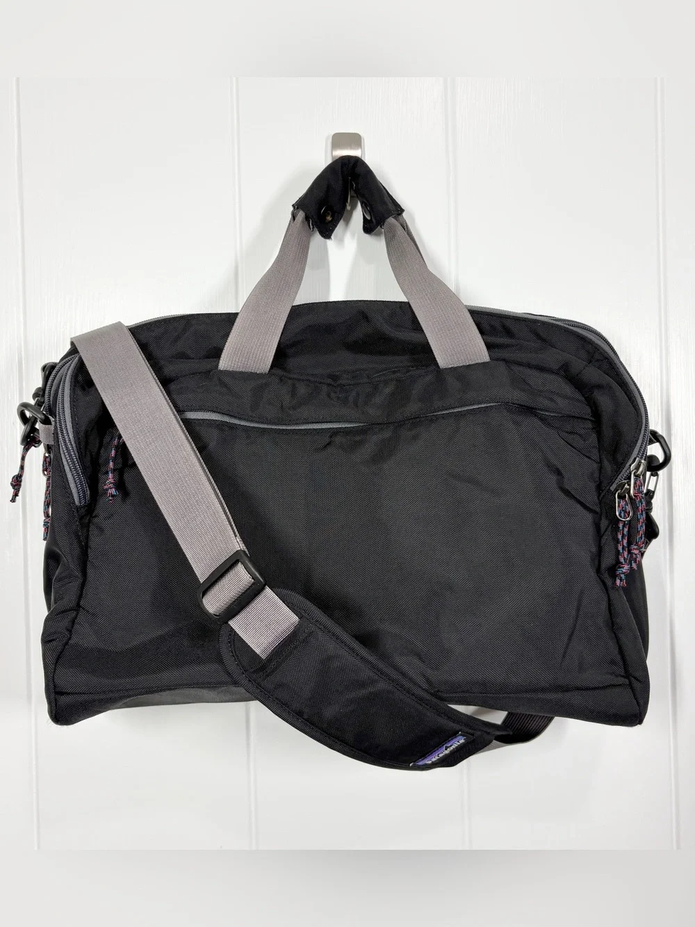 Patagonia Transport Messenger Laptop Travel Bag Black Nylon Crossbody Handles